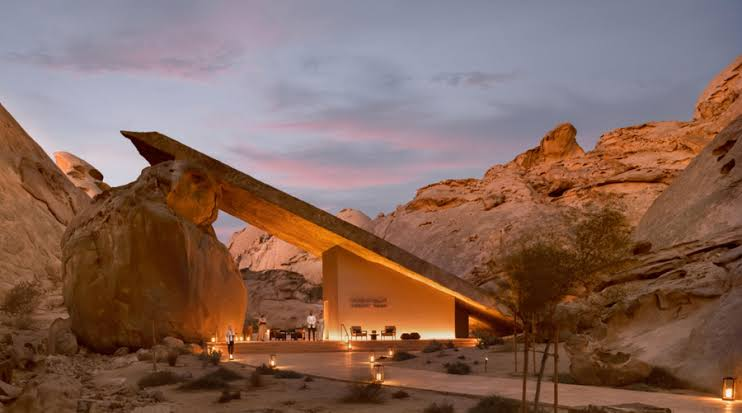 Saudi fit-out mirror supplier