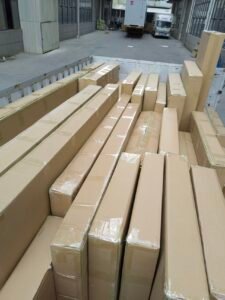 Truck Photos Before a Major U.S. Home Décor Style Show: What They Reveal About a Wholesale Mirror Supplier