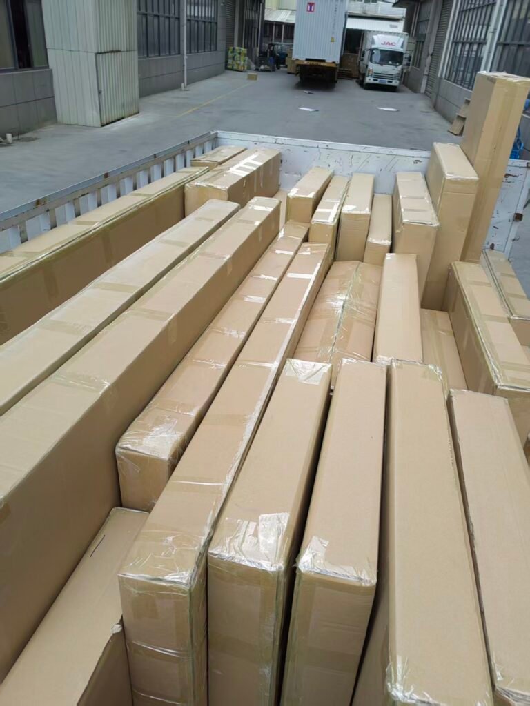 Truck Photos Before a Major U.S. Home Décor Style Show: What They Reveal About a Wholesale Mirror Supplier