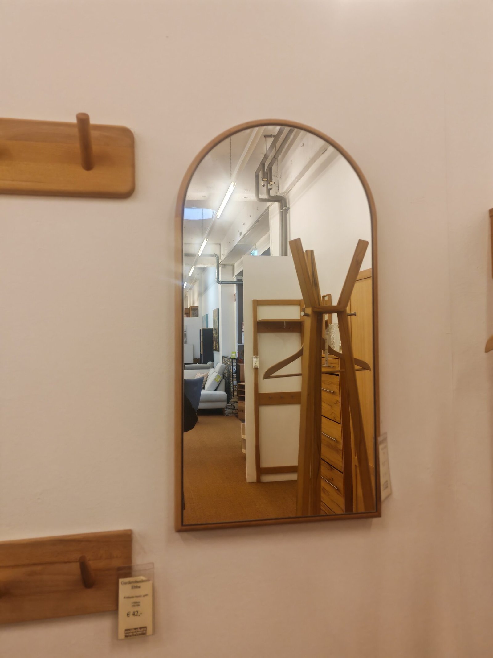 Hospitality Mirror Supply: Anti-Fog Bathroom Mirrors & Custom Mirror Programs for Saudi Hotels