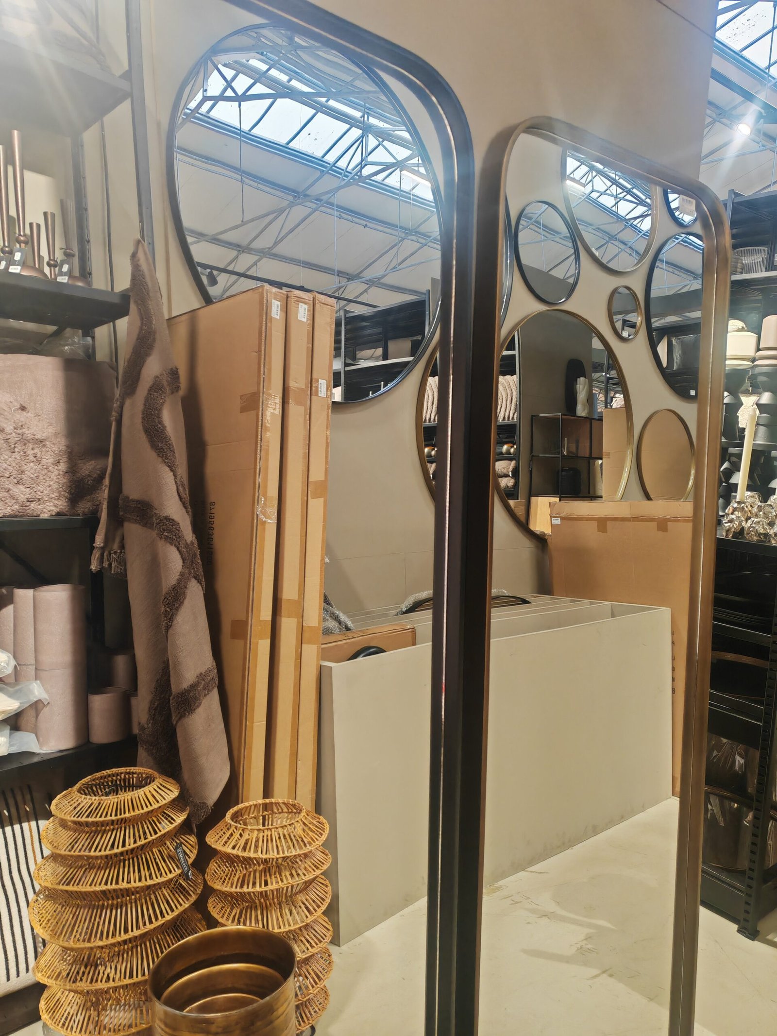 Floor Mirror Wholesale From a B2B Home Decor Manufacturer