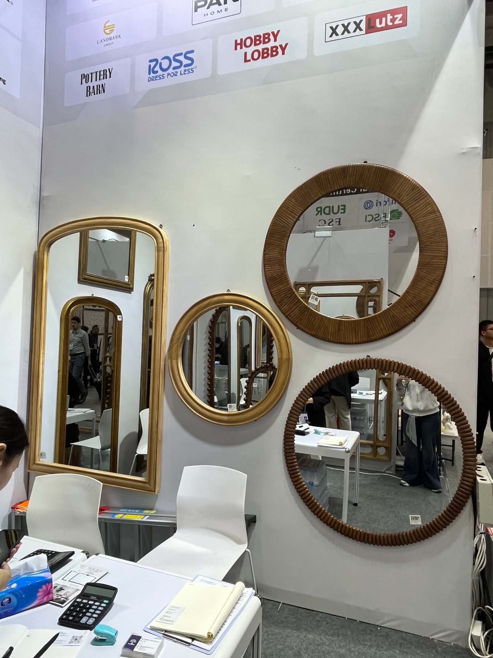 Mirrors UAE: Wholesale Wall, Floor, Full-Length & Vanity Mirrors for Retail and Hospitality