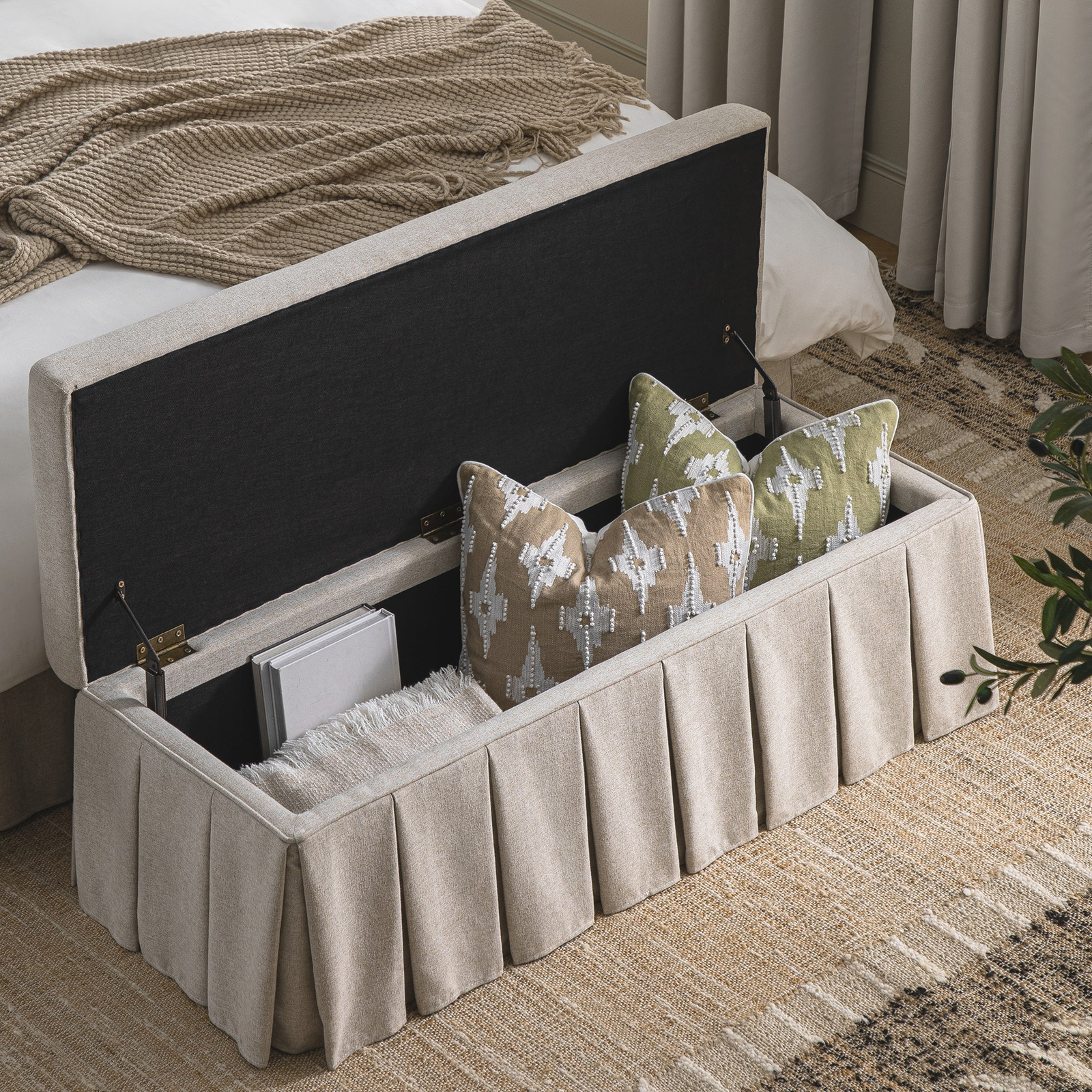 Box Pleat Storage Ottoman Retail Buyer Guide for Reorder-Ready Upholstery Programs