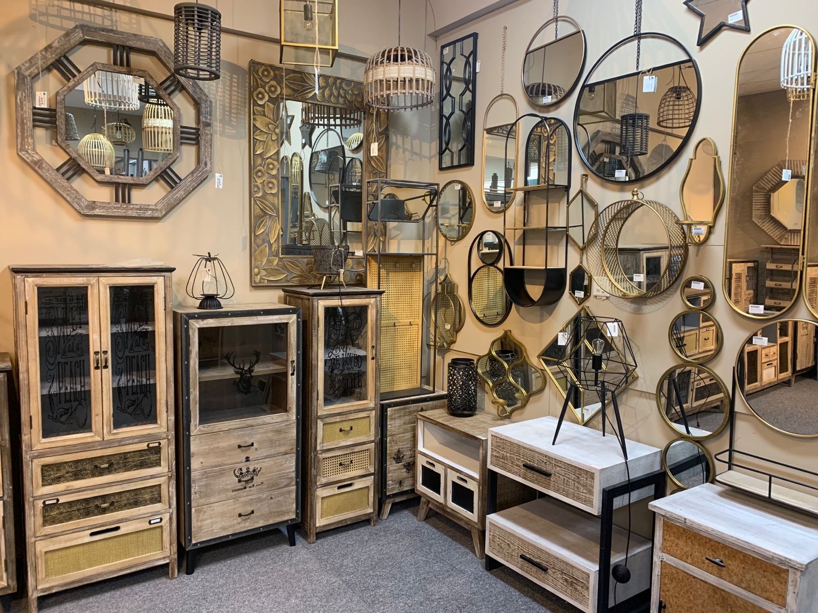 Hotel Mirror Suppliers in Germany: A Buyer’s Guide to Mirror Program Readiness