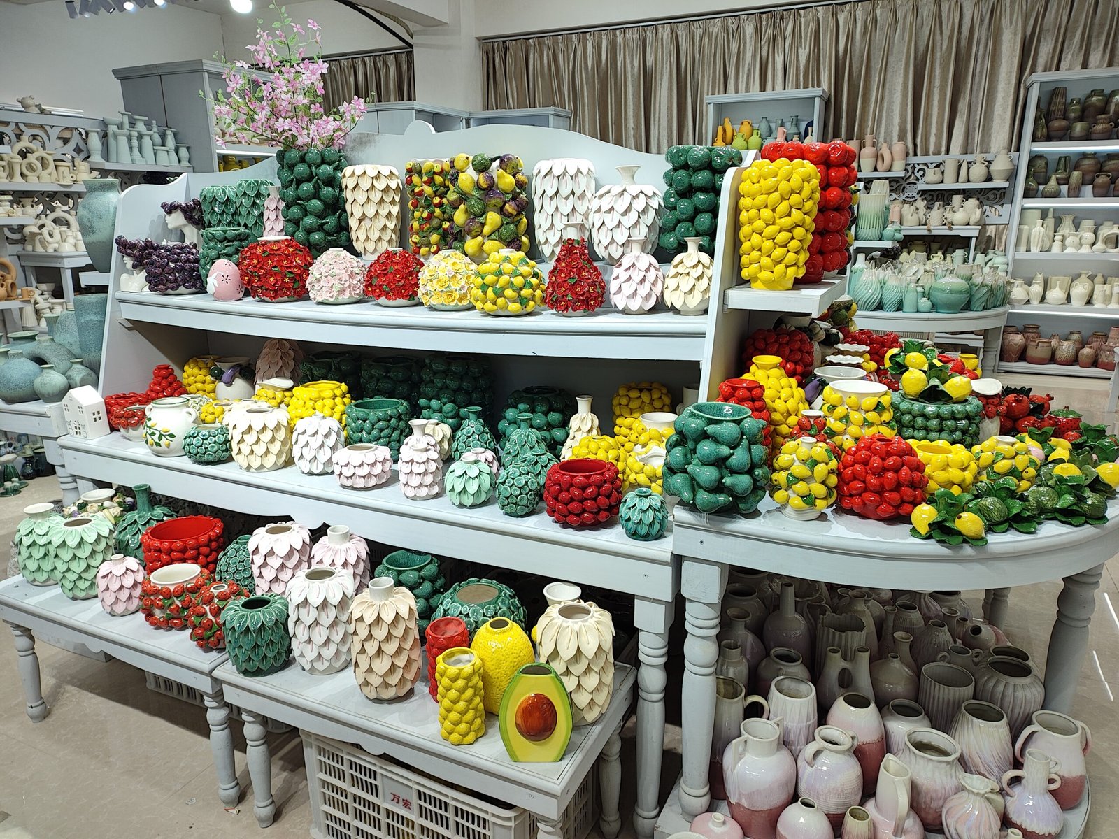 Grandmillennial China Decor: GCC Buyer Guide to “Granny-Chic” Blue-and-White in 2026