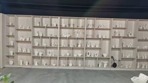How Buyers Compare Wholesale Suppliers for Mirrors, Lighting and Decor