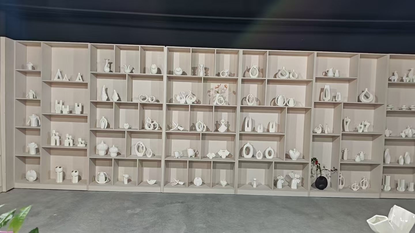 How Buyers Compare Wholesale Suppliers for Mirrors, Lighting and Decor