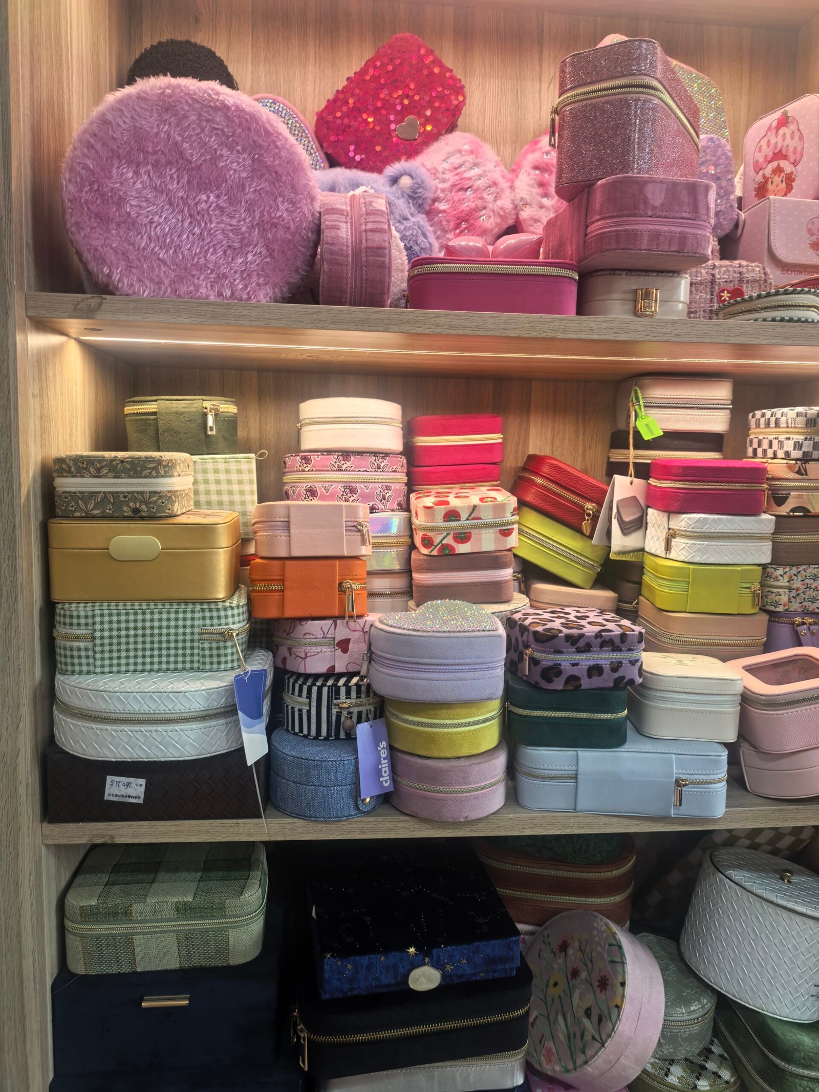 Small Pieces, Serious Decisions: Why German Buyers Should Look Closer at Accent Furniture