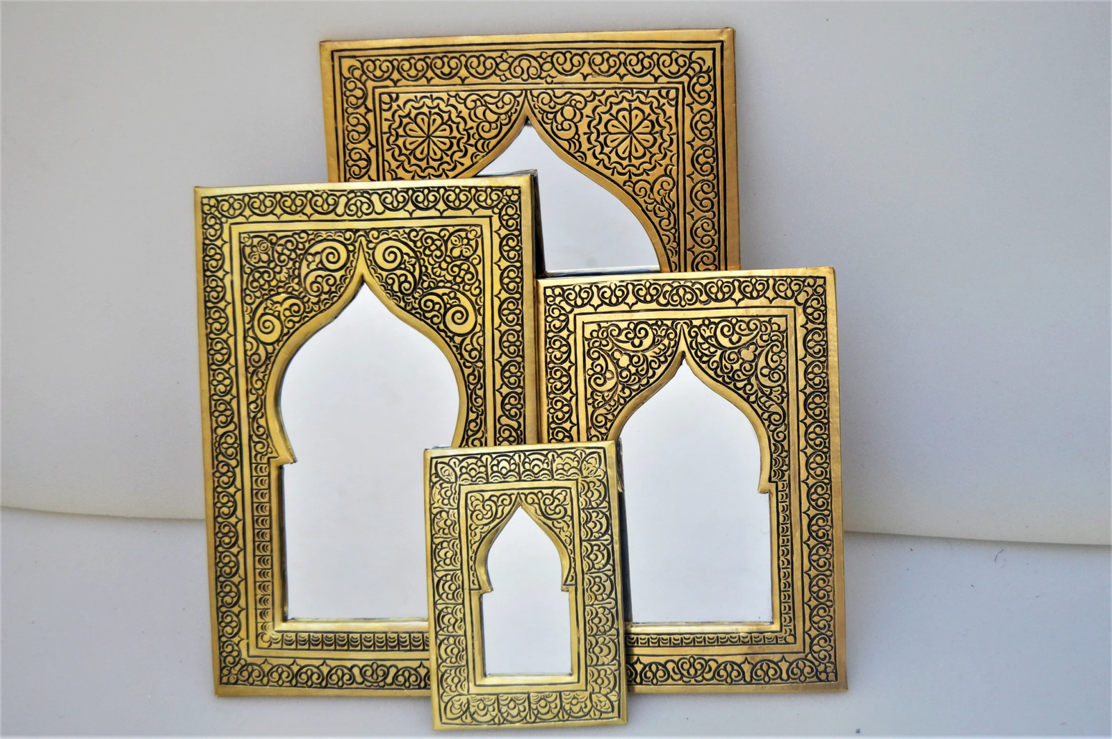 Middle East Mirrors Wholesale: Why a Mirror Is Never “Just a Mirror”